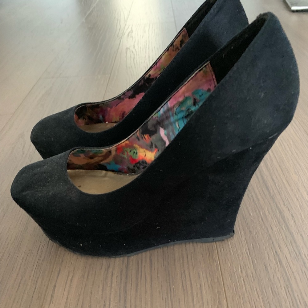 Madden Girl black wedges